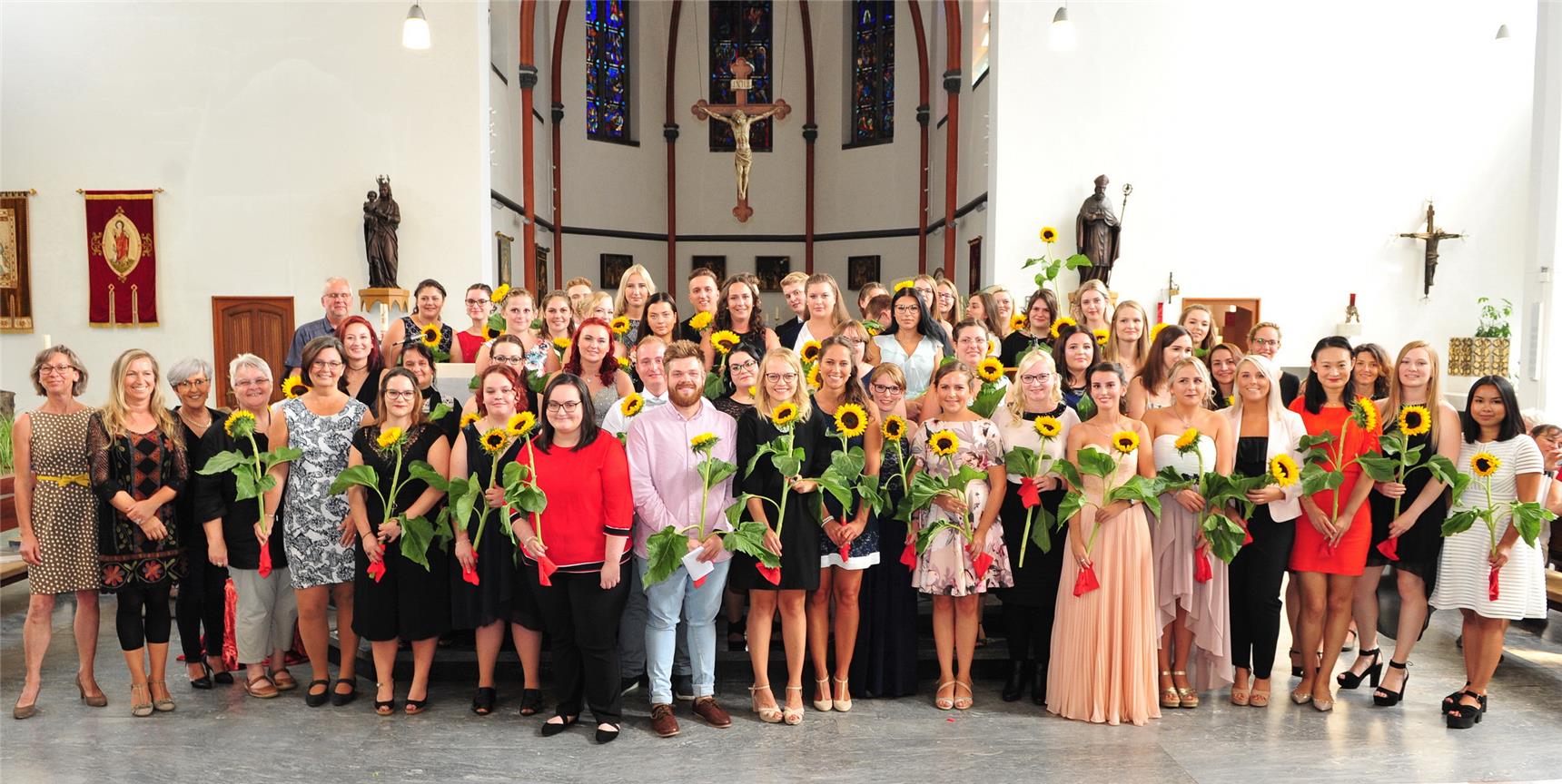 56 Absolventen des Pflegebildungszentrums am St. Marien-Hospital Düren