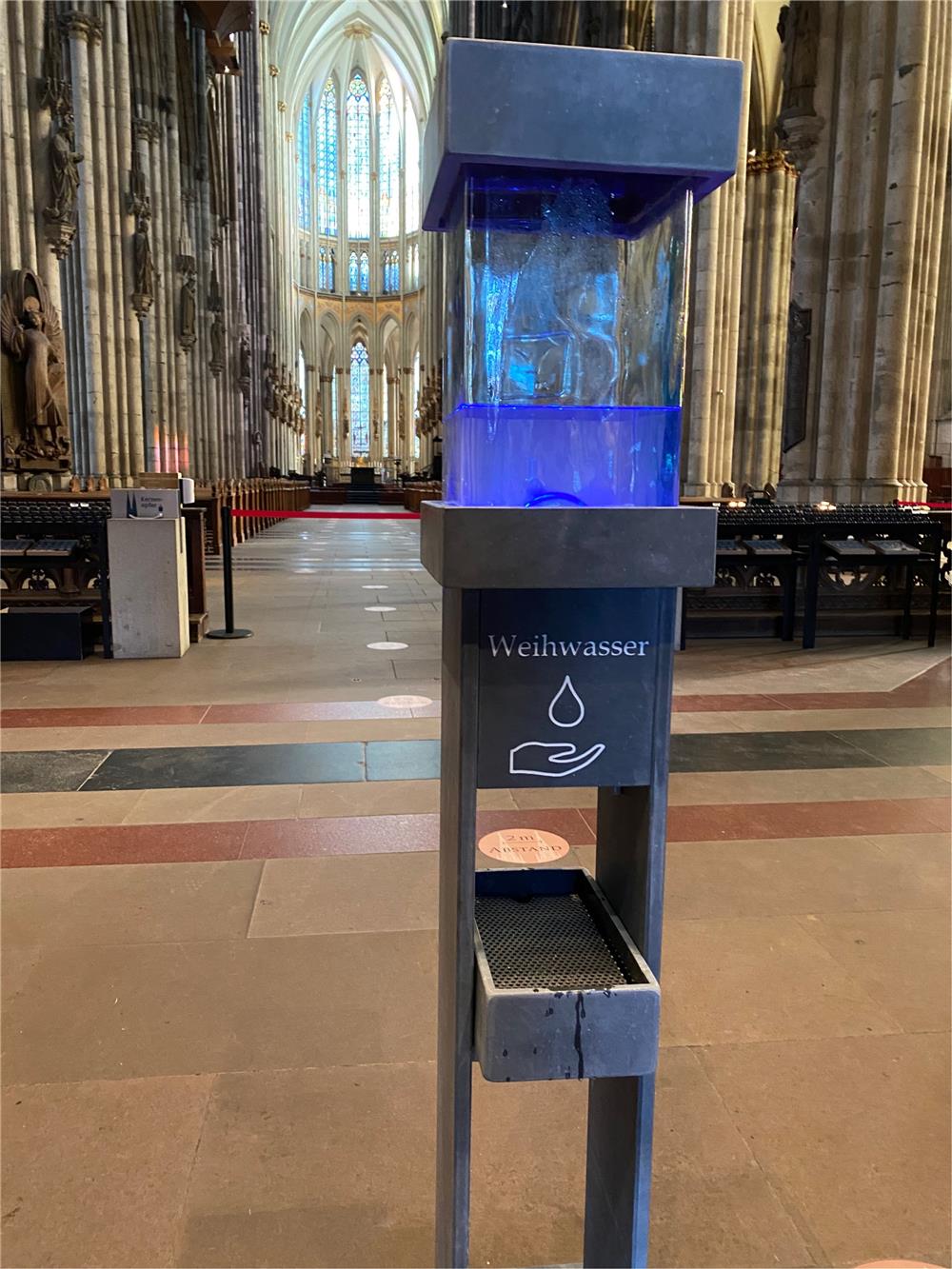 Berührungsloser Weihwasserspender