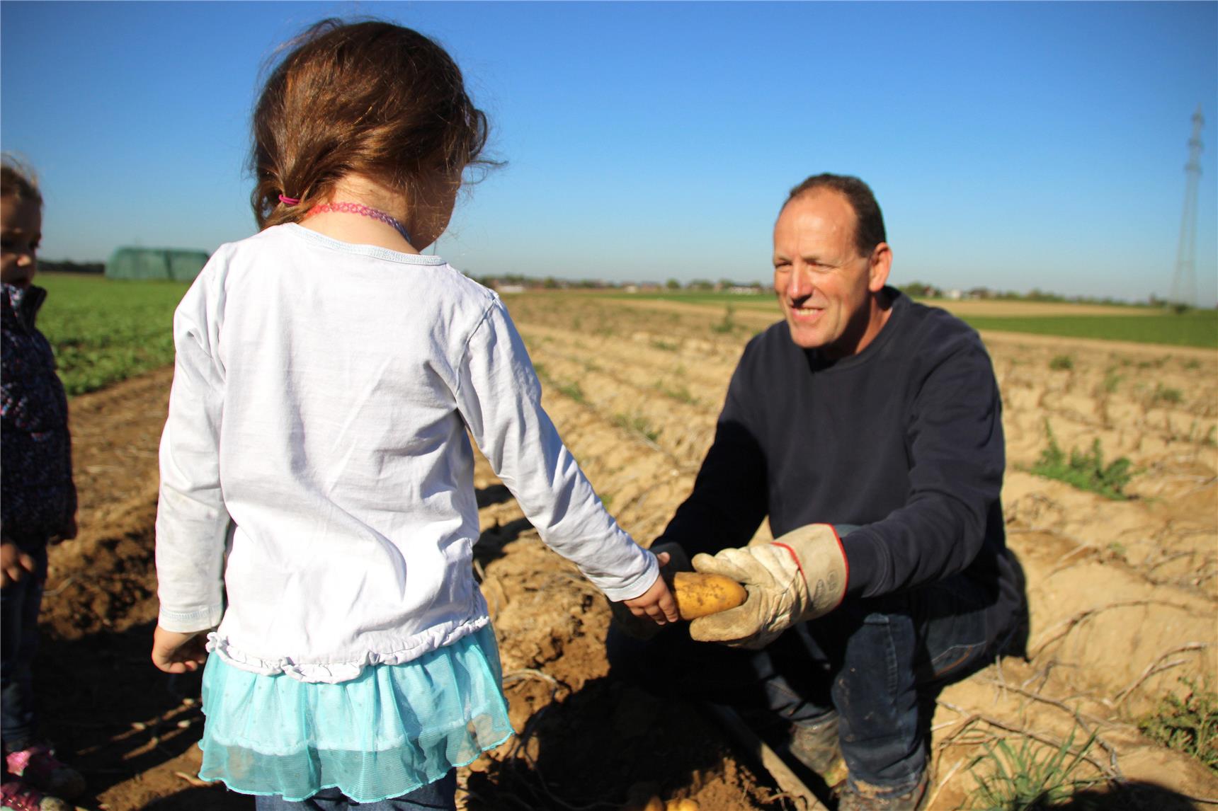 Bethanien Kindertagesstätte St. Michael auf Kartoffelsuche