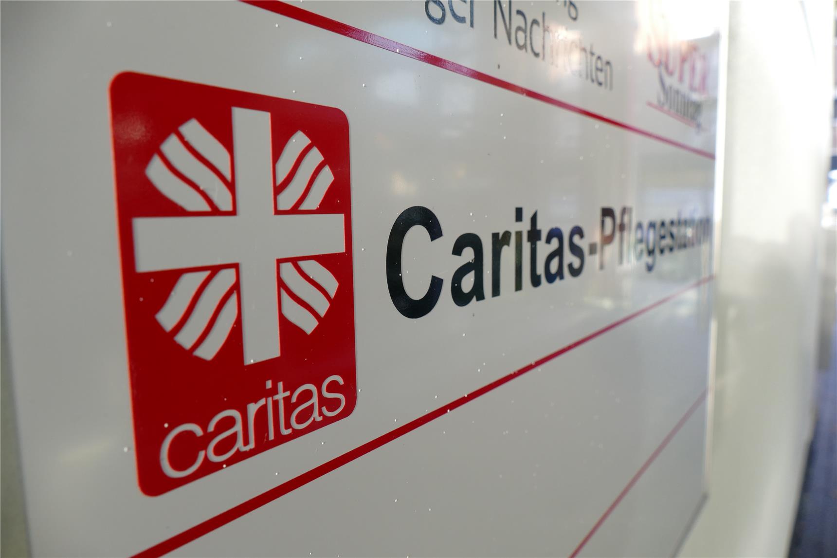 Schild einer Caritas-Pflegestation