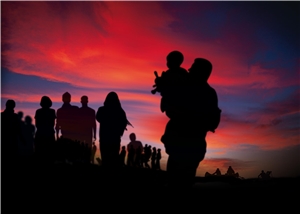 Flüchtlinge in der Dämmerung