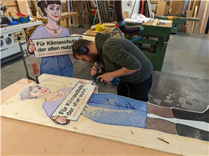 Jenny beim Volksverein Mönchengladbach - Holzwerkstatt