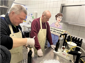 Jenny beim Volksverein Mönchengladbach - Rapsölproduktion