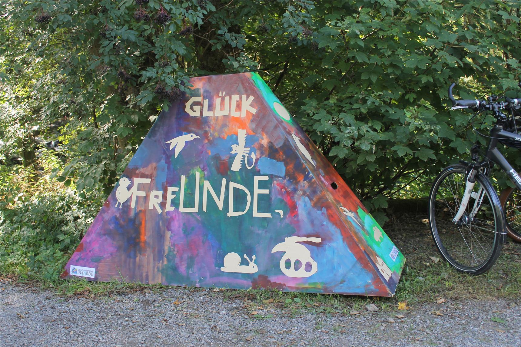 Kunstprojekt Drachenzähne in Farbe