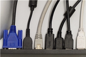 Stecker an einem Computer