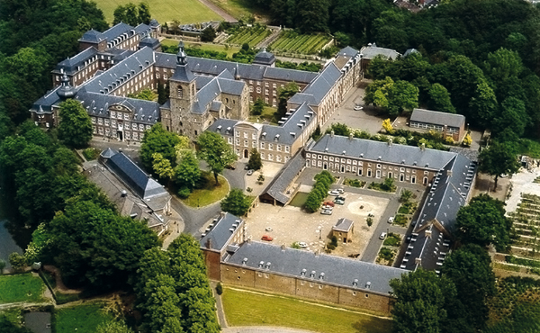 Eine Luftaufnahme der ehemaligen Abtei Rolduc in den Niederlanden