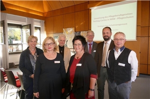 Ein Gruppenbild mit Referent/innen und Caritas-Akteur/innen, die bei der Fachtagung zur Umsetzung des Pflegeberufegesetzes am 06.11.2018 in einem Tagungsraum stehen