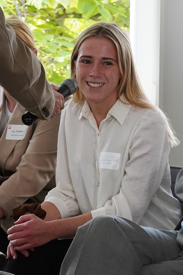 Marie Beimen bei der internen Verbands-Arena zur Debatte um einem Sozialen Pflichtdienst in der Kommende Dortmund
