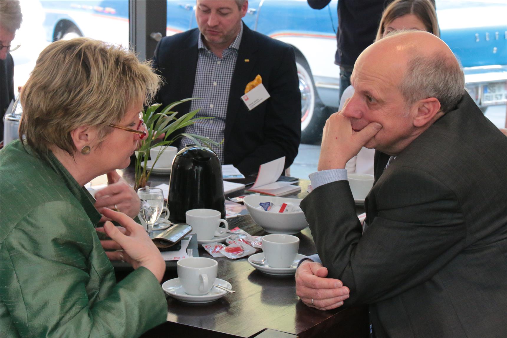 Diözesan-Caritasdirekotr Heinz-Josef Kessmann und Bildungsministerin Sylvia Löhrmann (Grüne) beim politischen Talk