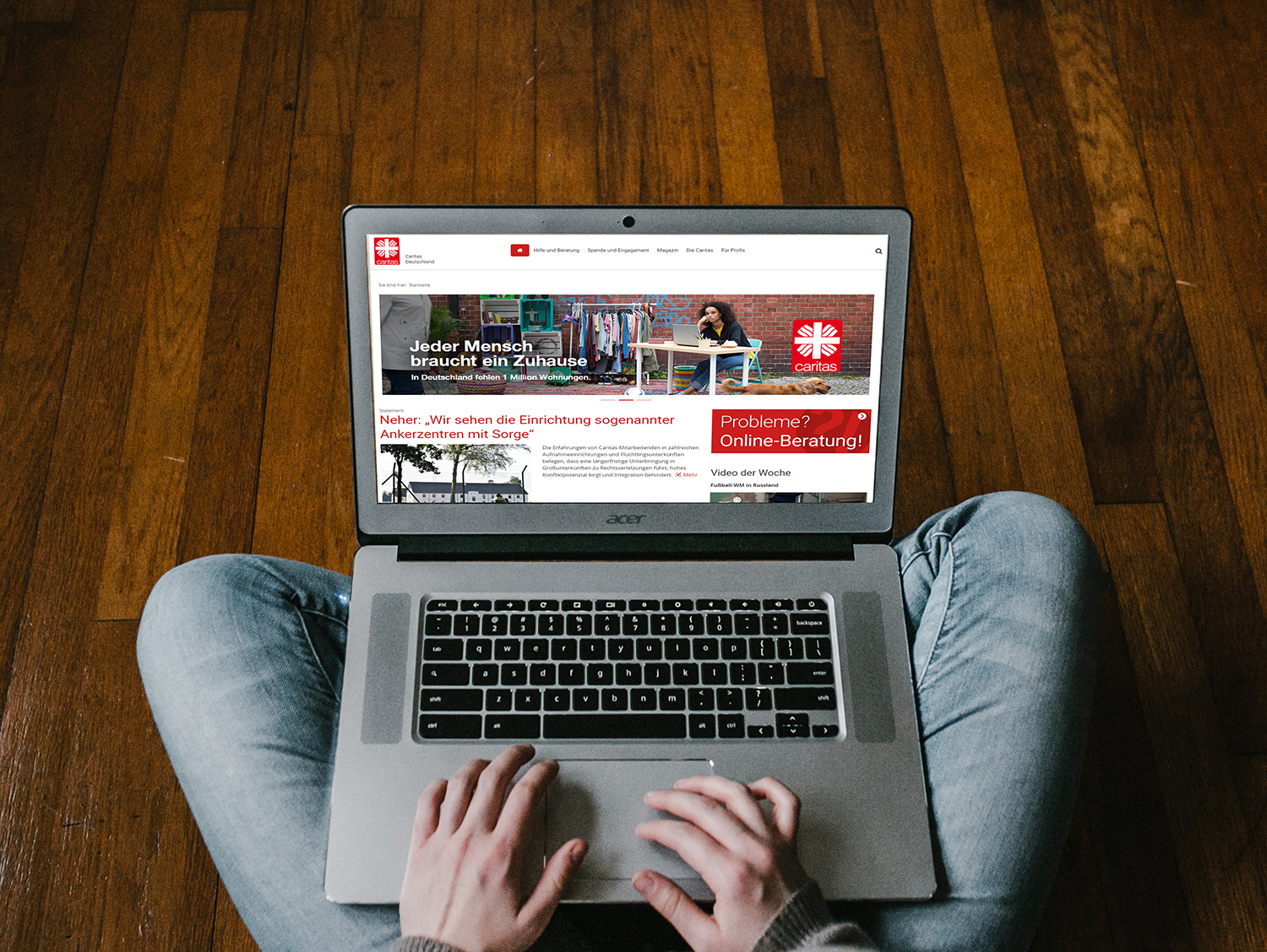 Laptop auf den Knien