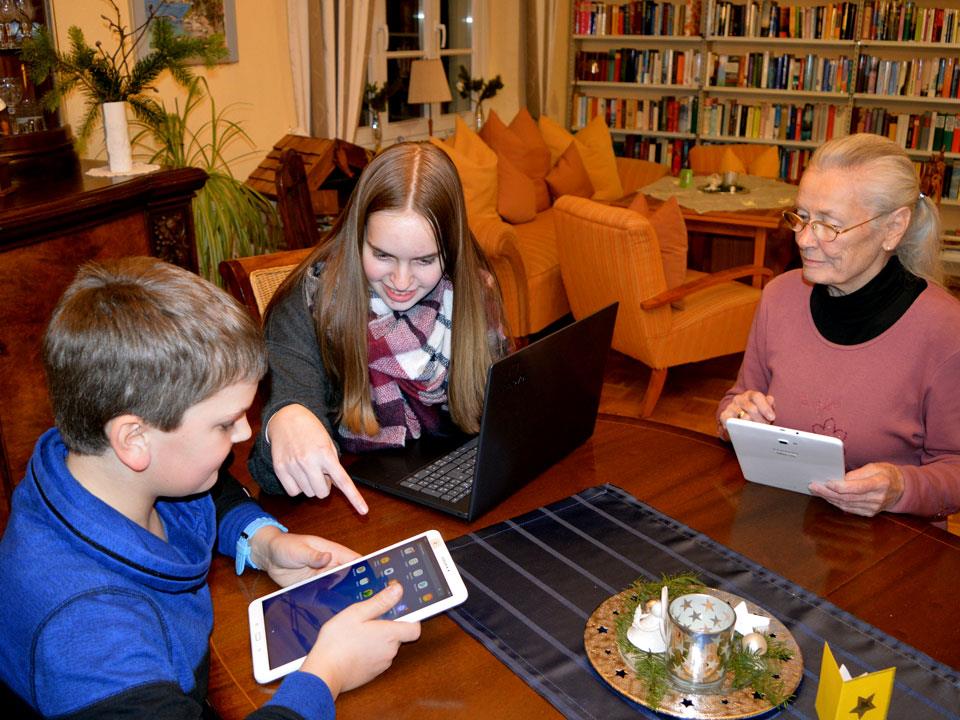 Generationsübergreifender Austausch in der Klönstube in Ovenhausen