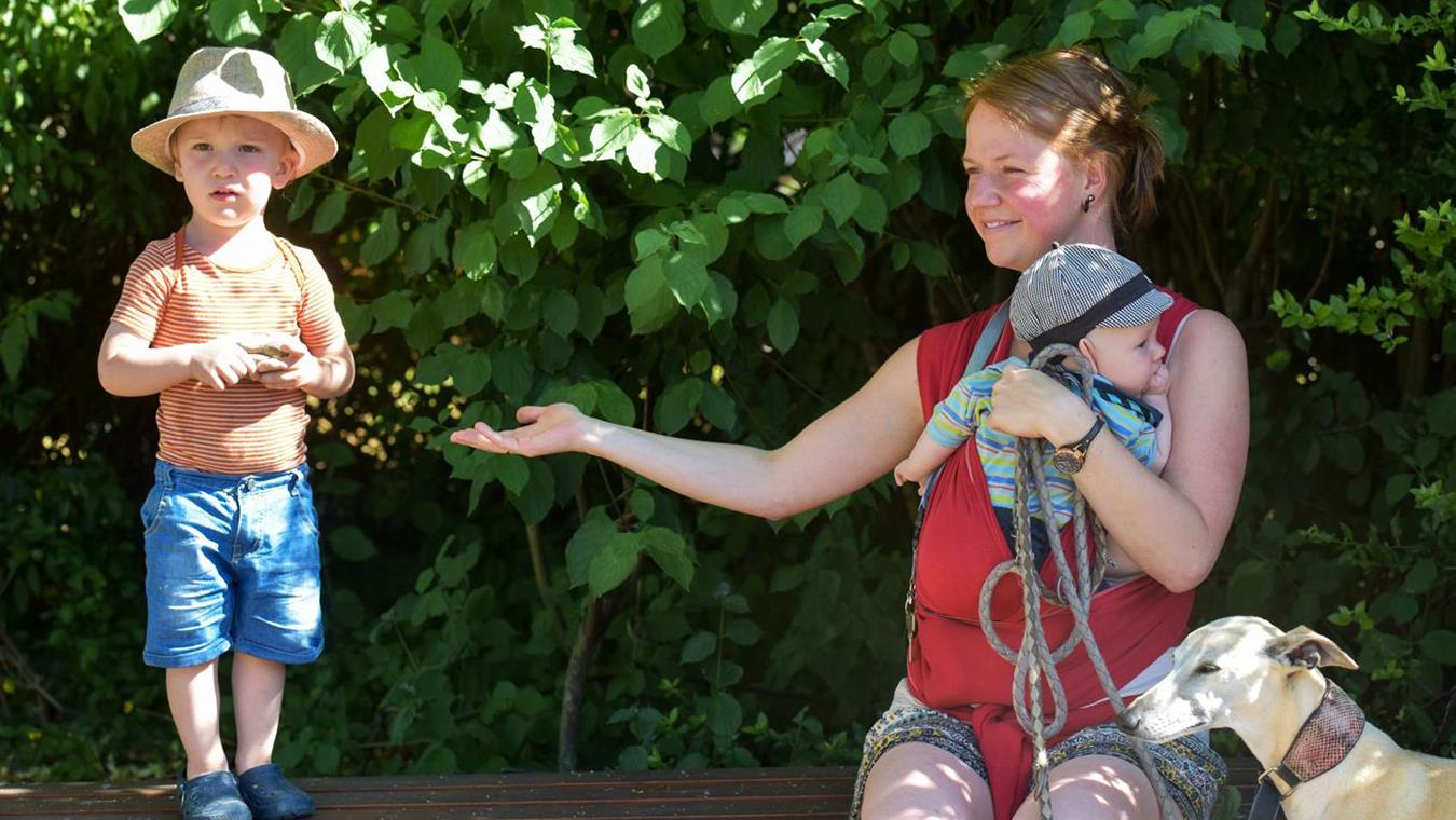 Mutter mit Baby und Sohn
