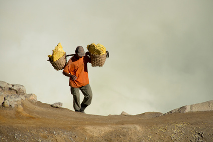 Arbeiter in der Schwefelmine