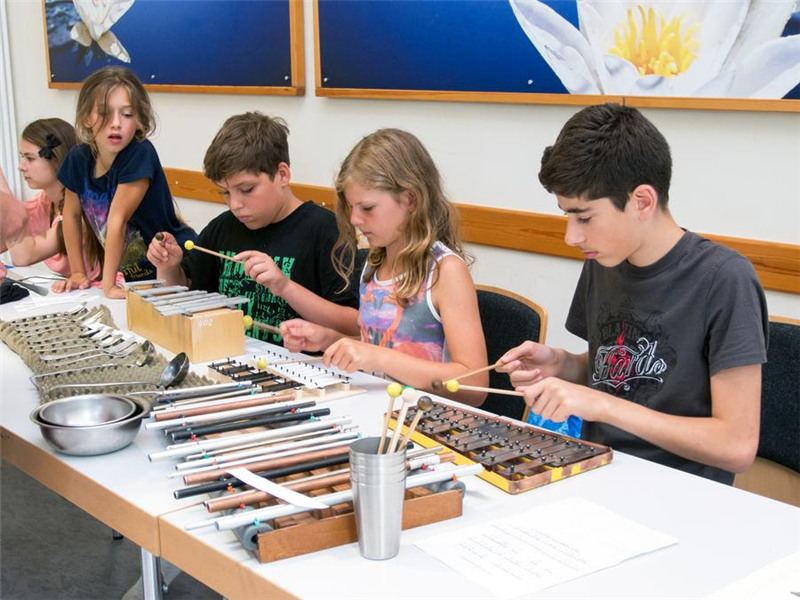 Kinder beim Üben für die neue Produktion