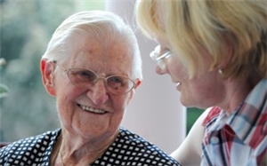 Brauchen Zeit für sich: Betroffene und pflegende Angehörige